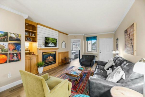 2BR Modern Riverfront Condo on Pigeon Forge Pkwy!